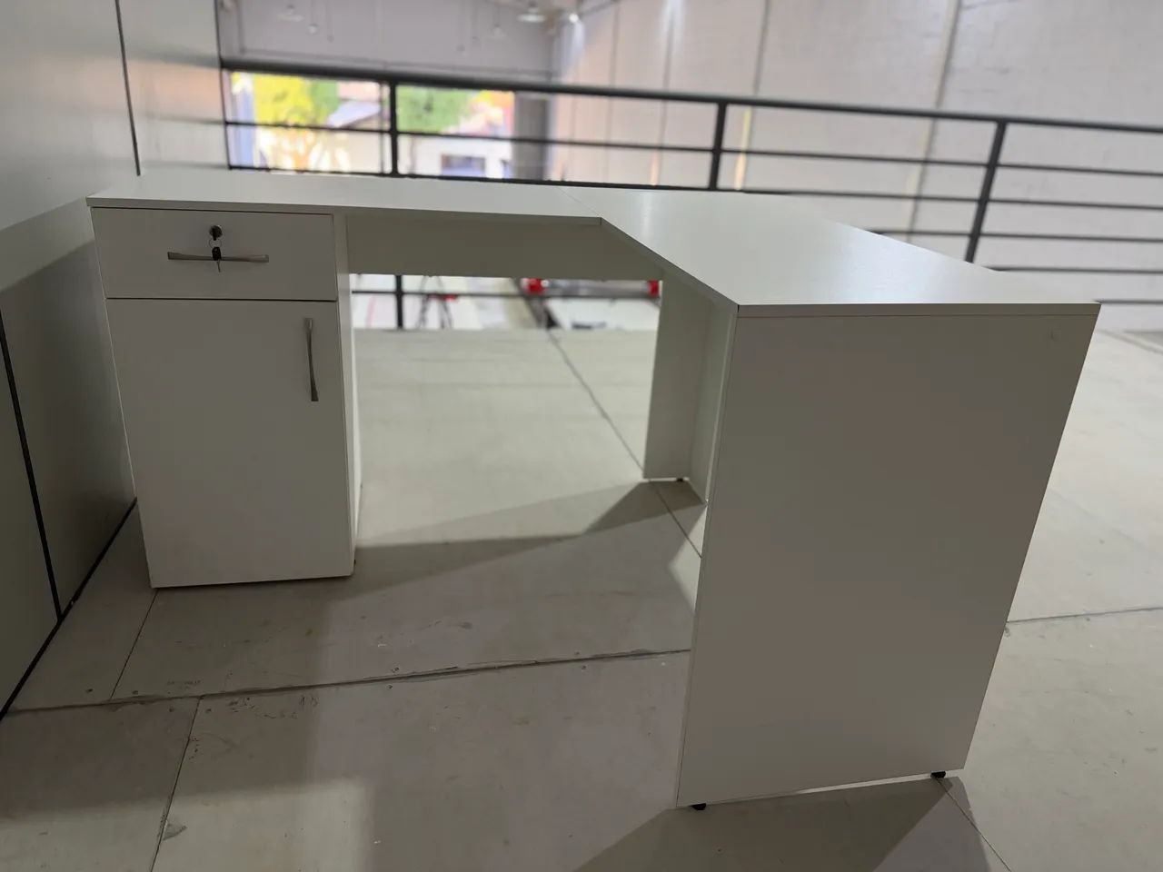 Mesa para escritório e balcão 