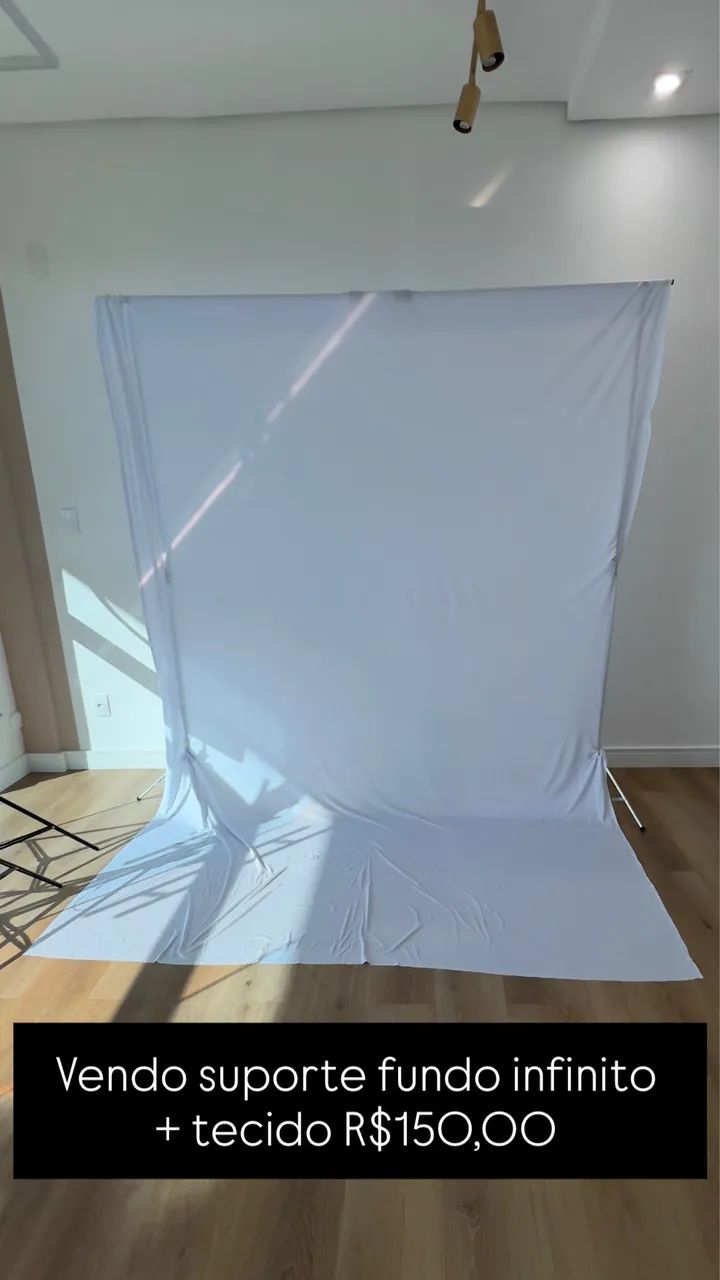 Suporte fundo infinito e tecido branco 