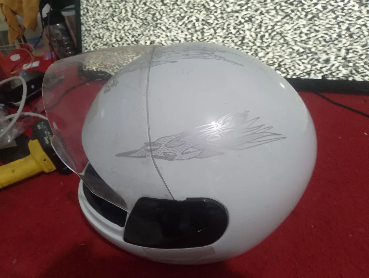 Capacete branco