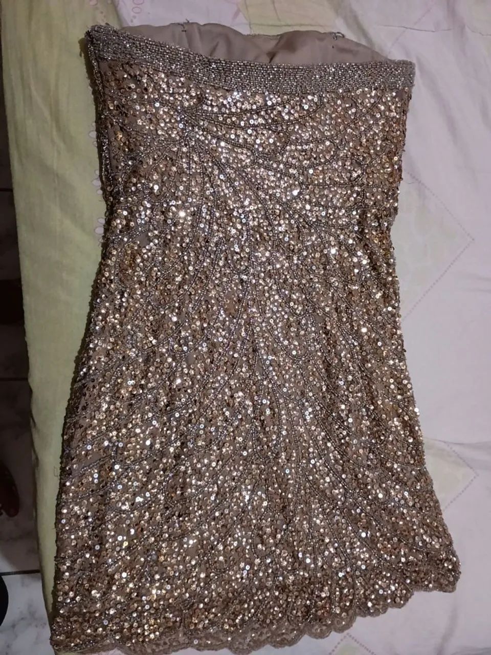 Vestido Basix Black Label dourado - Foto 3