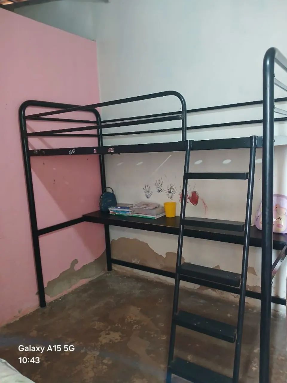 Beliche de ferro com escrivaninha