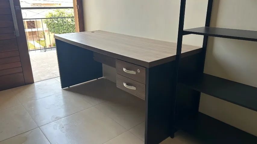 Mesa simples para escritório/estudo - Foto 2