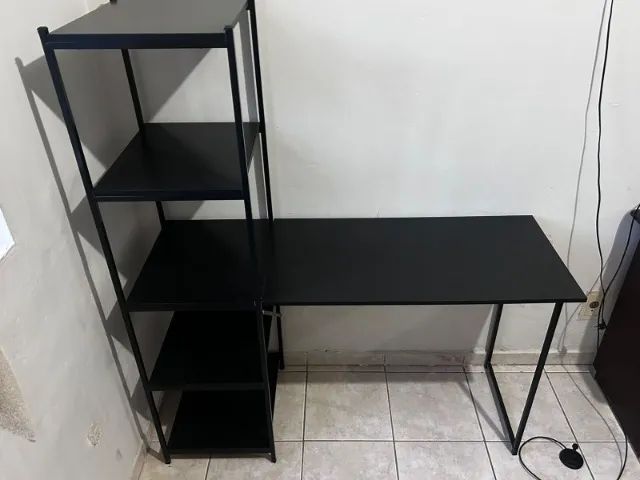Escrivaninha Preta com 4 Prateleiras Laterais - Moderna e Funcional - Foto 4