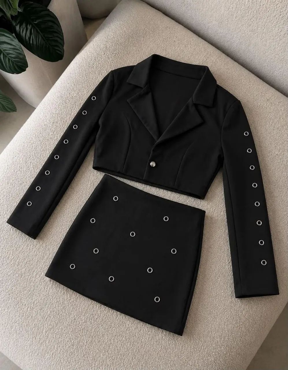 CONJUNTO FEMININO PRETO CROPPED + SAIA