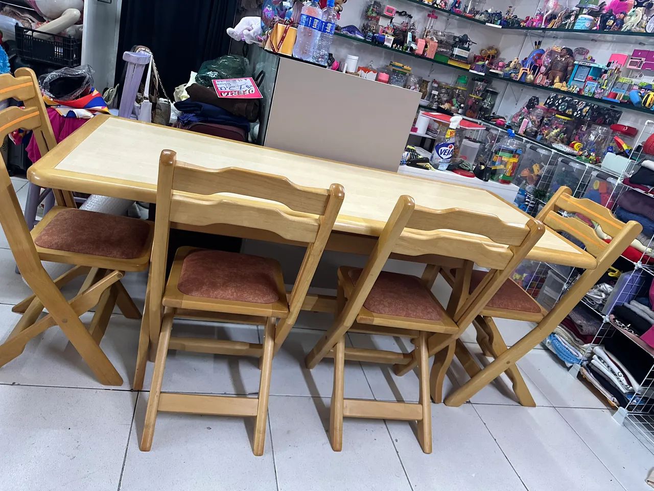 Vendo mesa jantar 6 lugares com cadeiras  - Foto 2