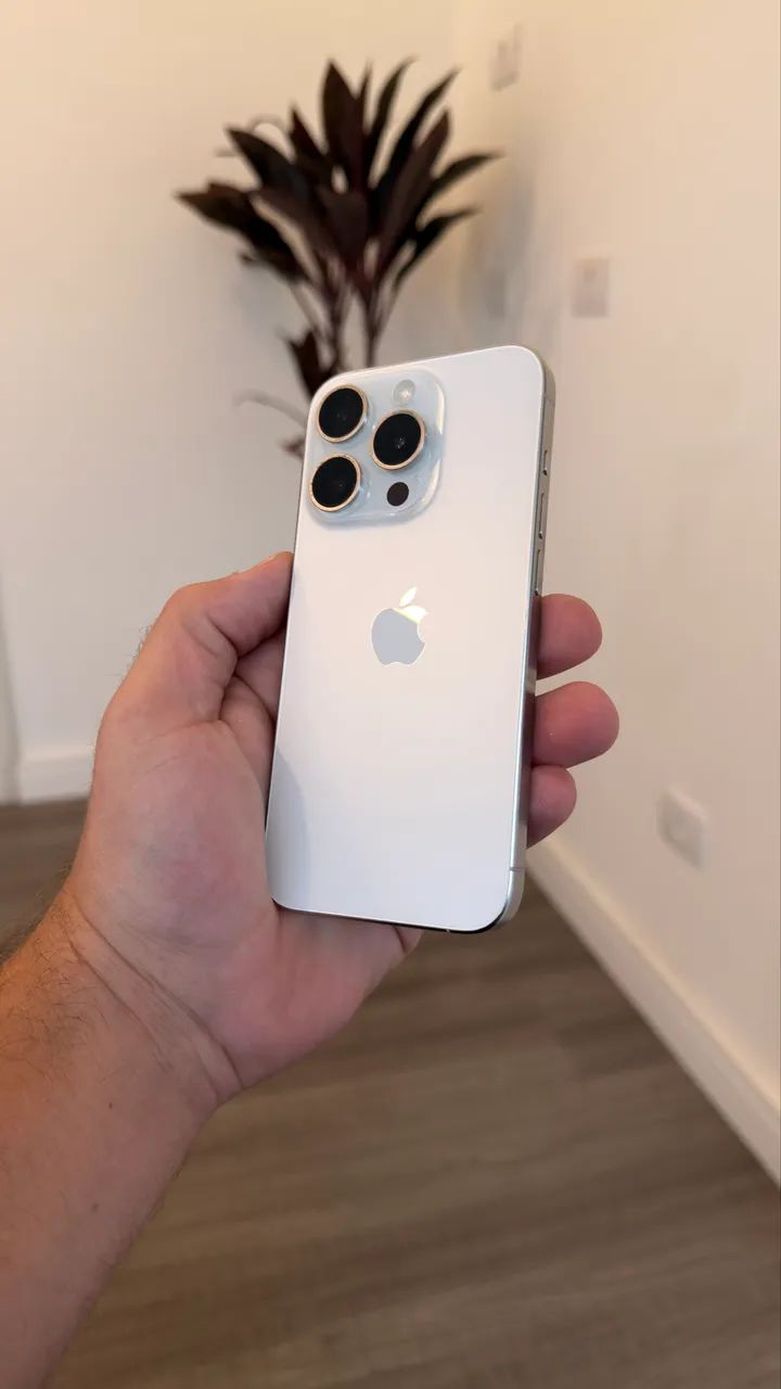 iPhone 15 pro 128gb Titanium Branco - Celulares e Smartphones