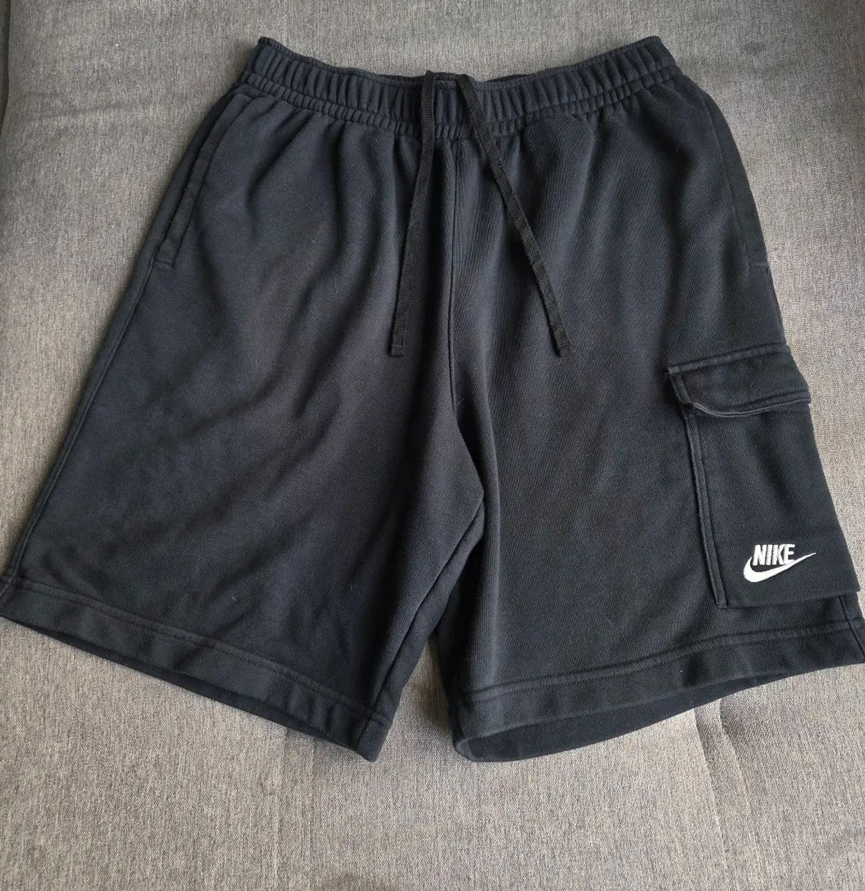 Bermuda cargo de moletom nike 