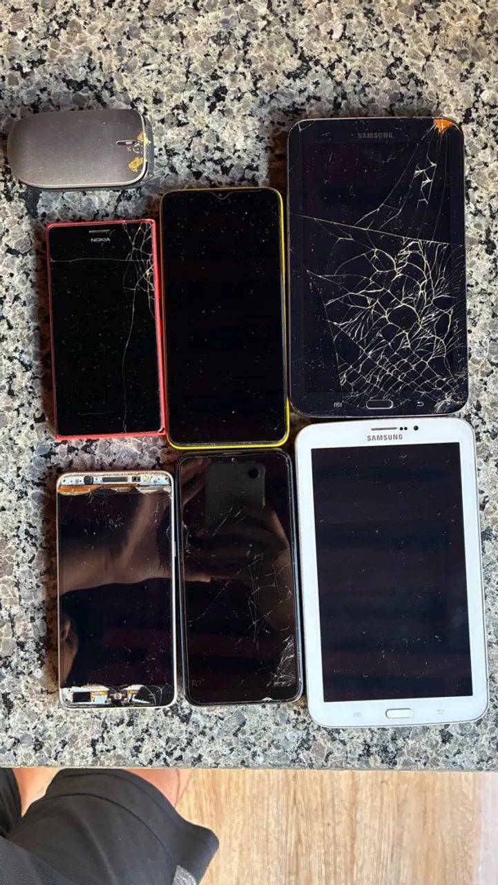Lote de celulares com defeito