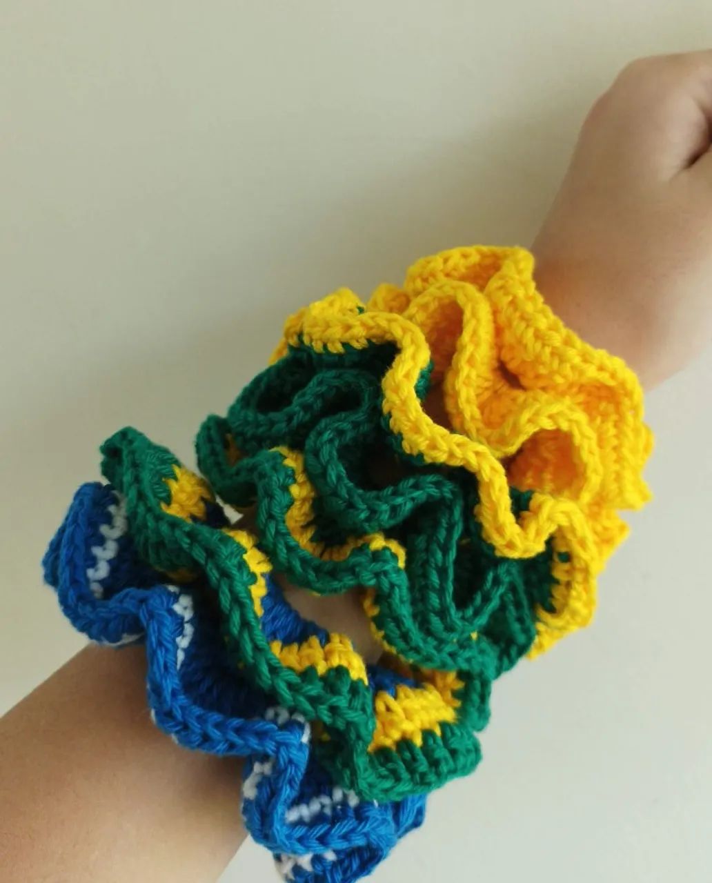Pulserinha e Xuxinhas da Copa feitas em Crochê 