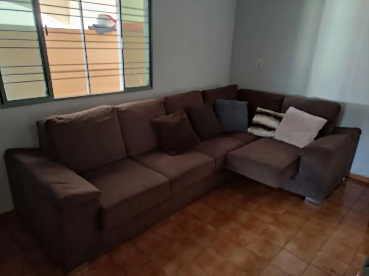 Sofá em L chaise retrátil super conservado marrom  - Foto 2
