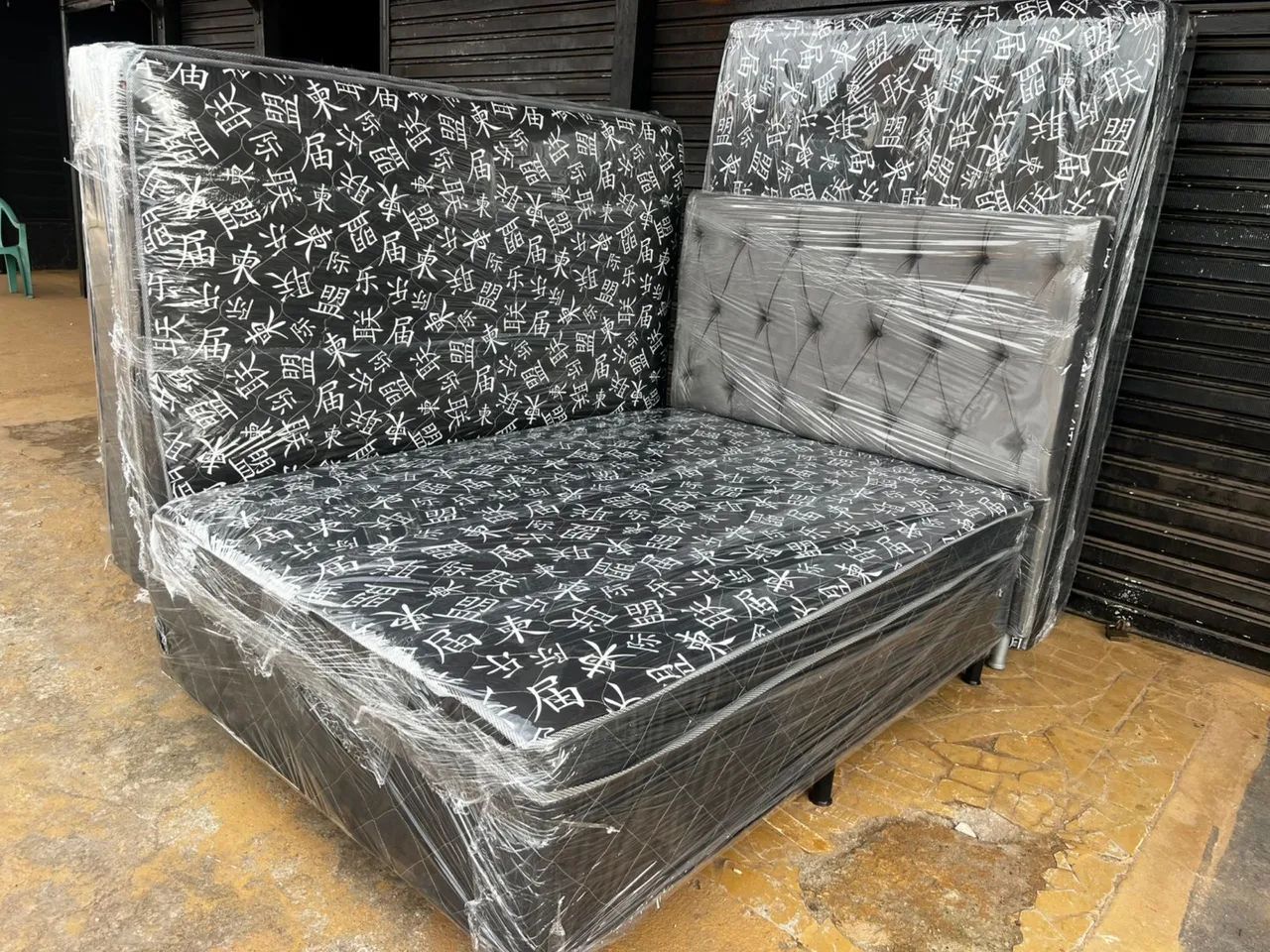 Queima de estoque, camas unibox casal?