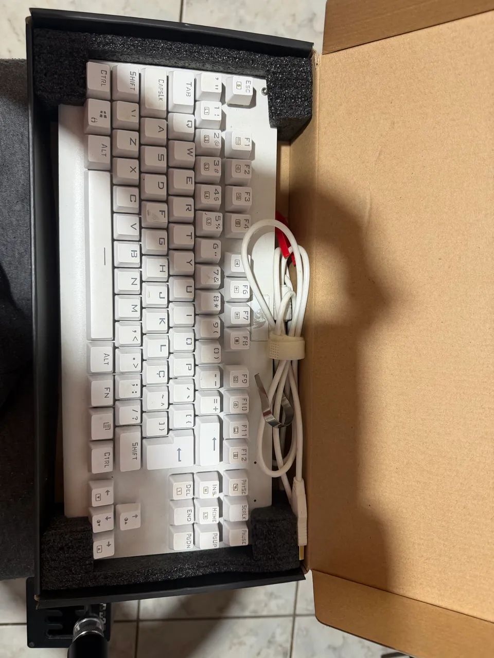 Redragon Dark Avenger Lunar White