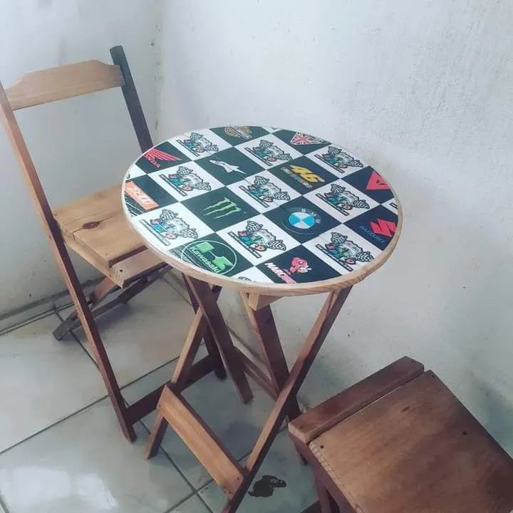 Mesas e cadeiras 