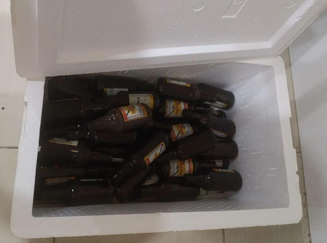 Engradado de garrafinha de cerveja de 300 ml