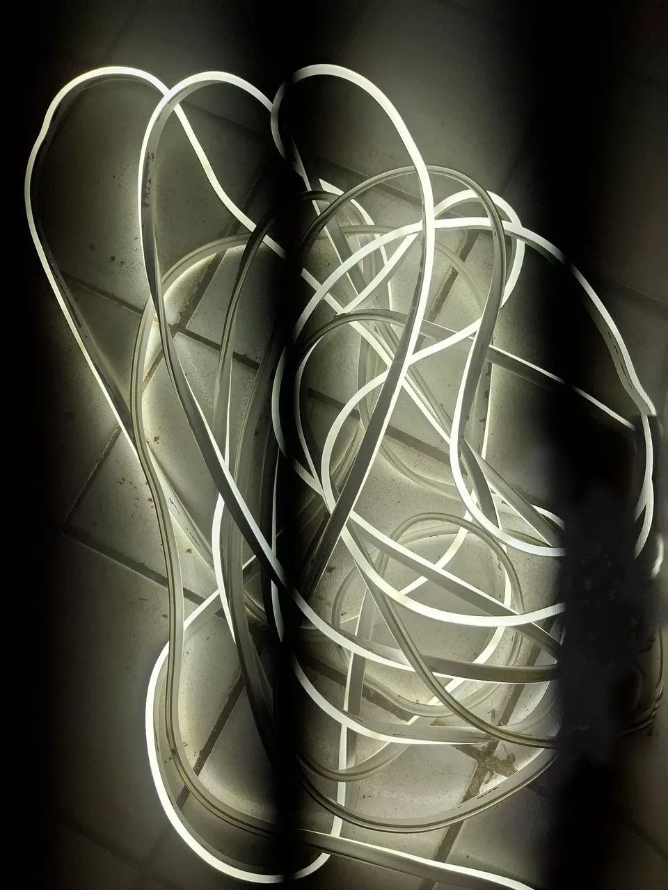 Vendo mas de 8 metros de luz de led branca top para botar na parede do quarto 60,00 - Foto 3