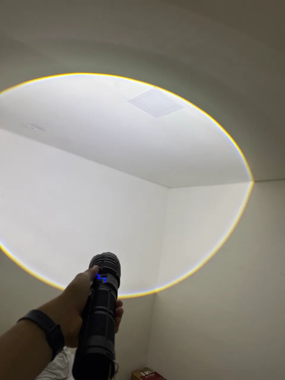 Lanterna profissional 20 mil lumens - Foto 3