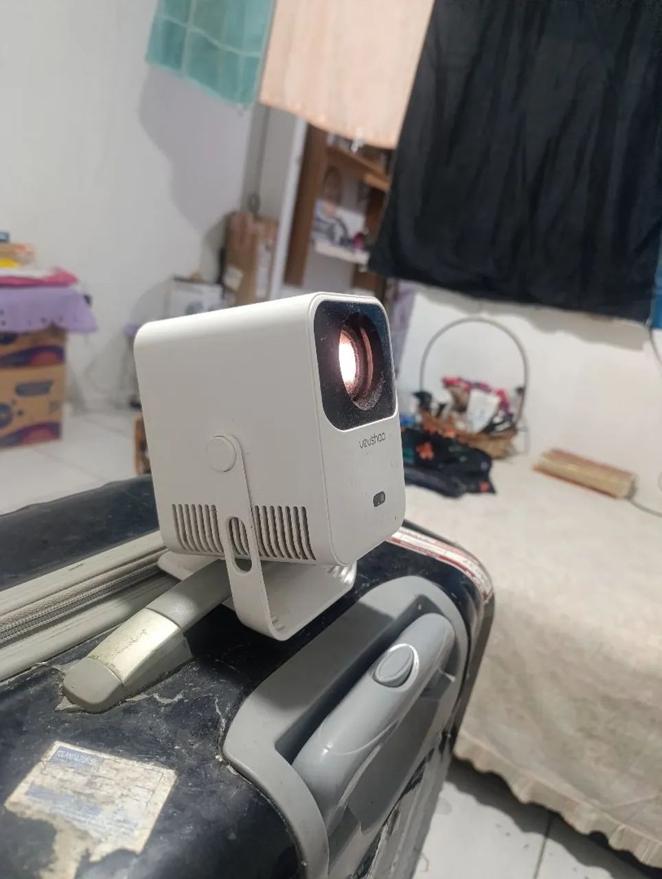 Projetor VEVSHAO A15 HD4K vedado e com Android 13  - Foto 2