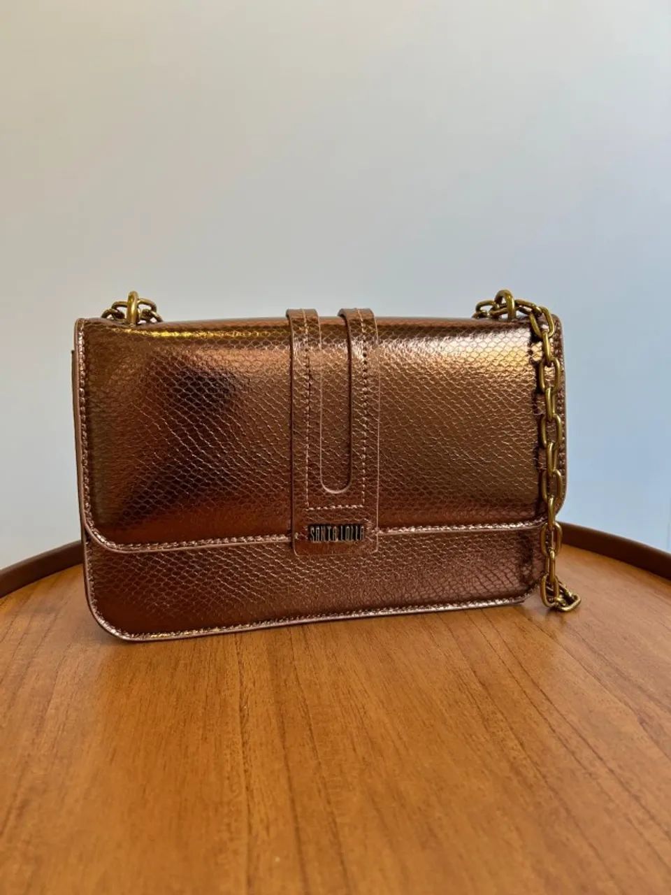 Bolsa Metalizada Bronze, Alça De Ombro - Santa Lolla - Foto 2
