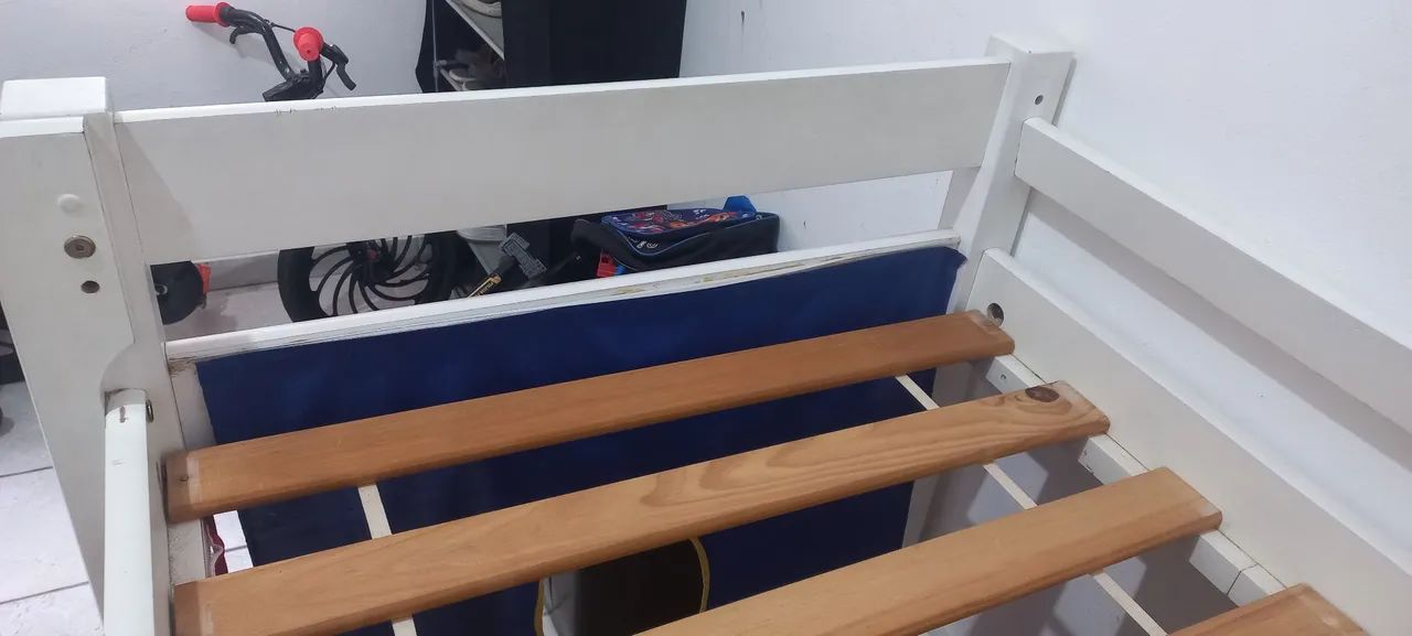 Cama com escorregador