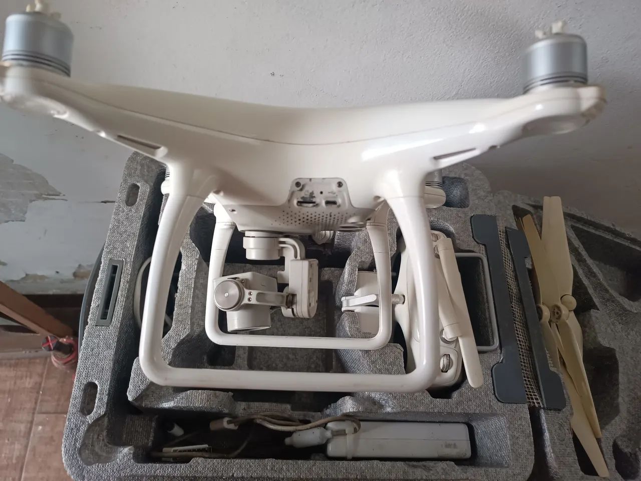 Drone Phantom 4 com 3 baterias - Foto 4