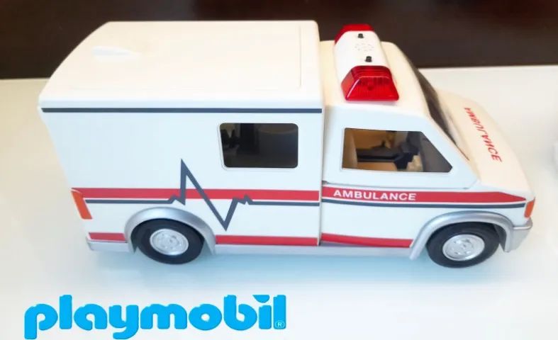 Ambulância da Playmobil completa