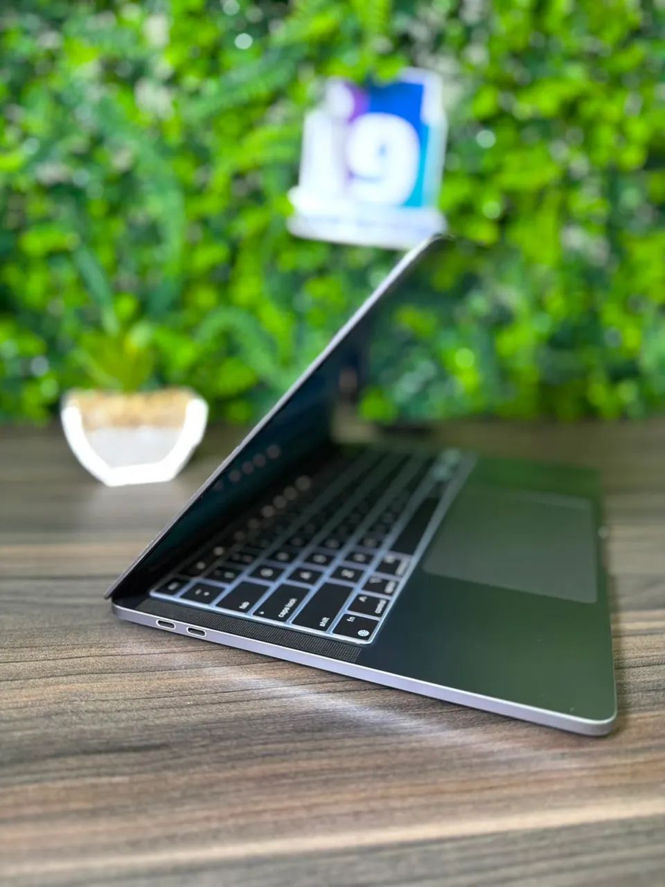 MacBook Pro 2020 Apple M1 8GB 256GB SSD 87% Cor Space Gray A2338