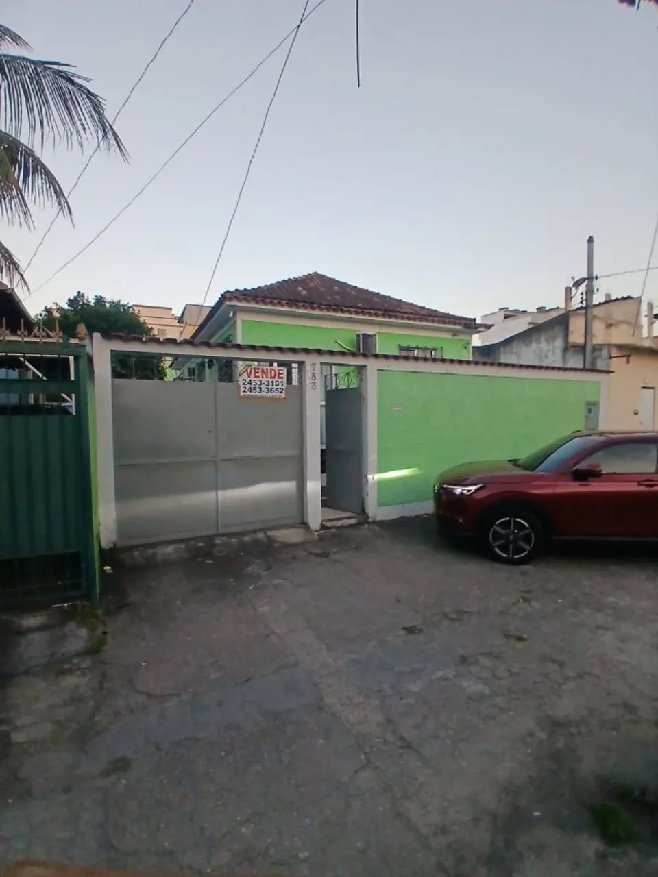 EXCELENTE CASA COM QUINTAL EM OSWALDO CRUZ.