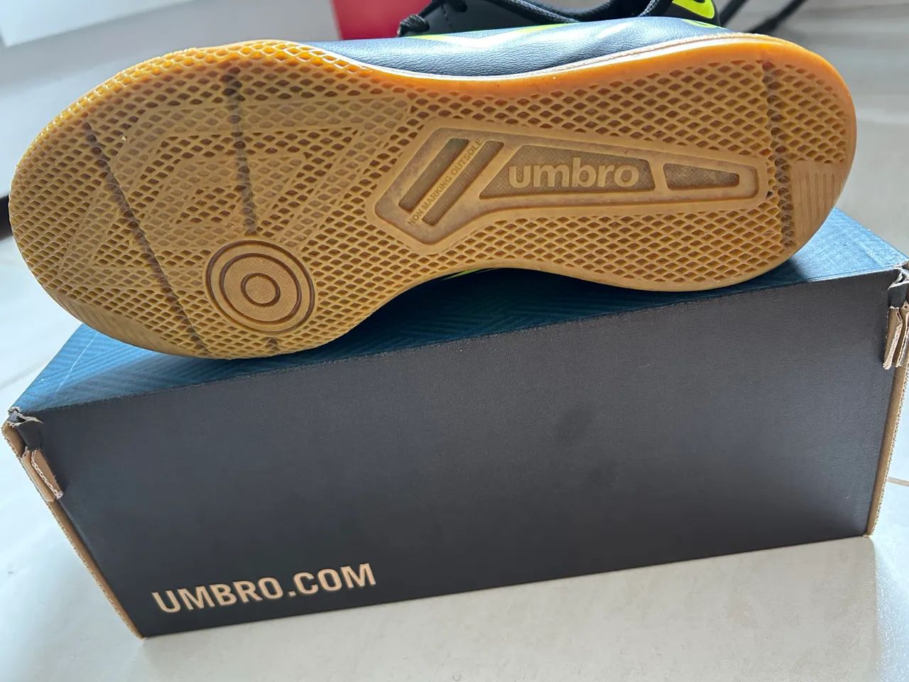 Vendo chuteira da umbro - Foto 2