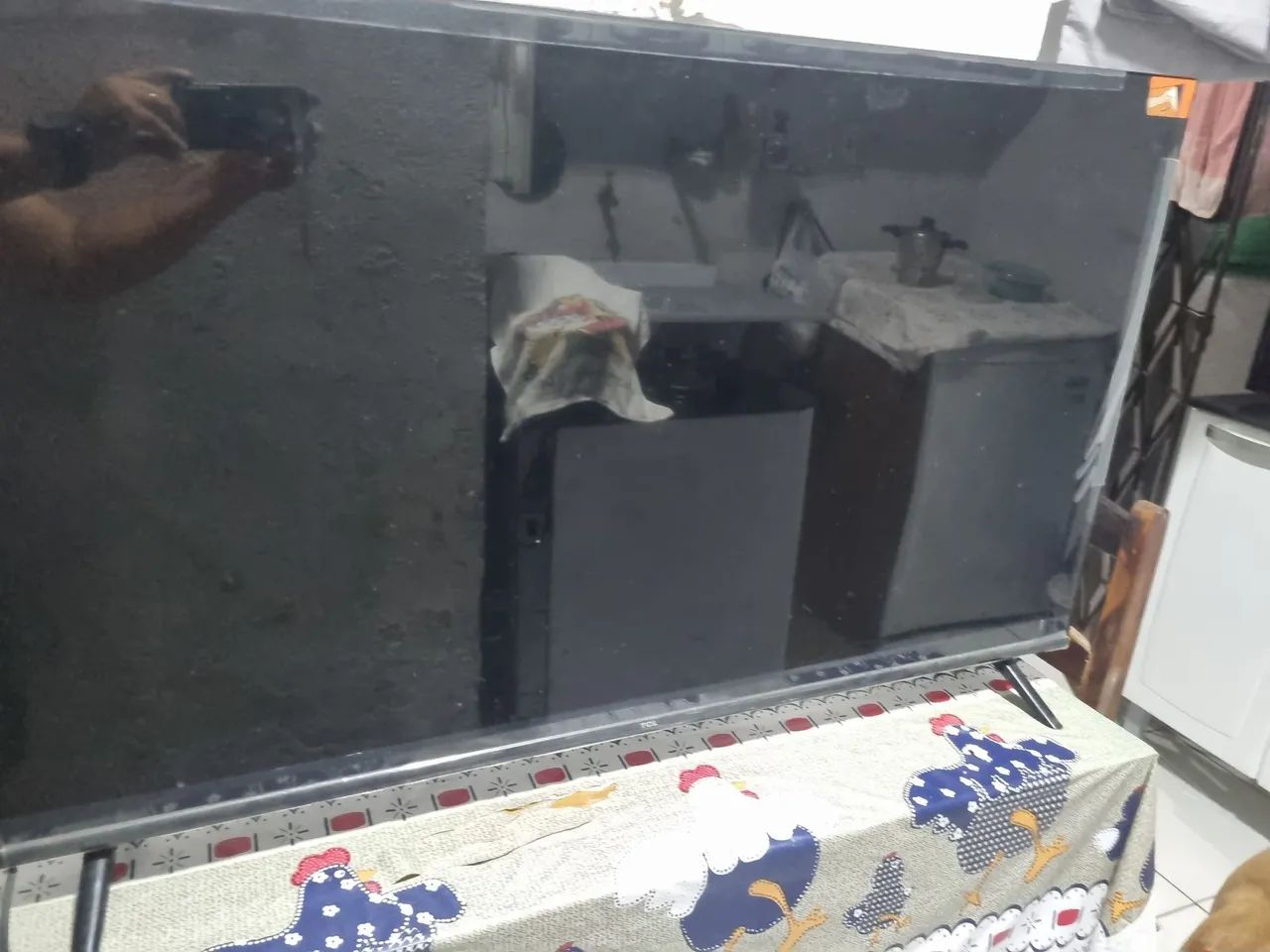 Smart TV Semp, com tela quebrada  - Foto 2