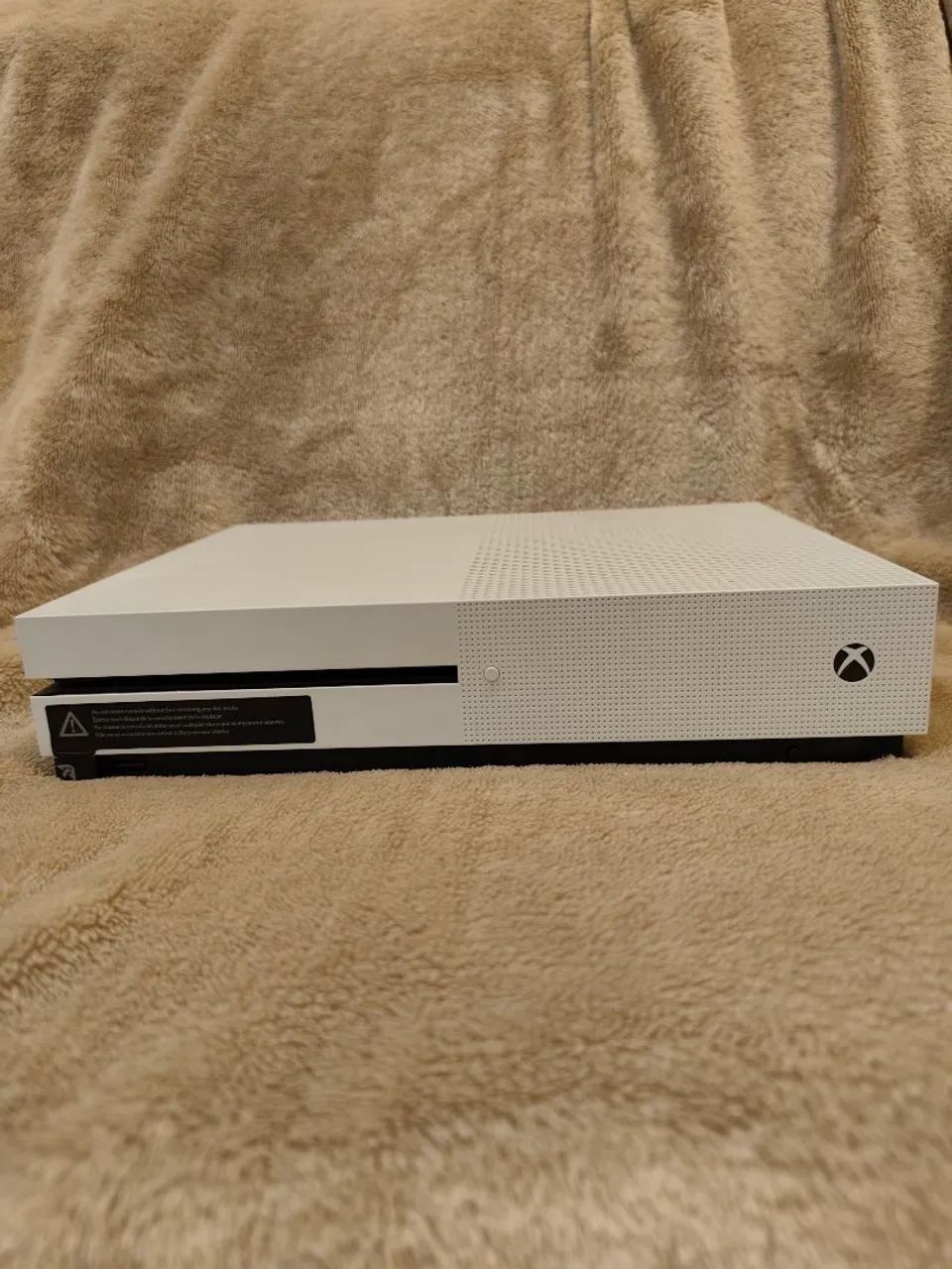 Xbox One S  - 2 controles na caixa 