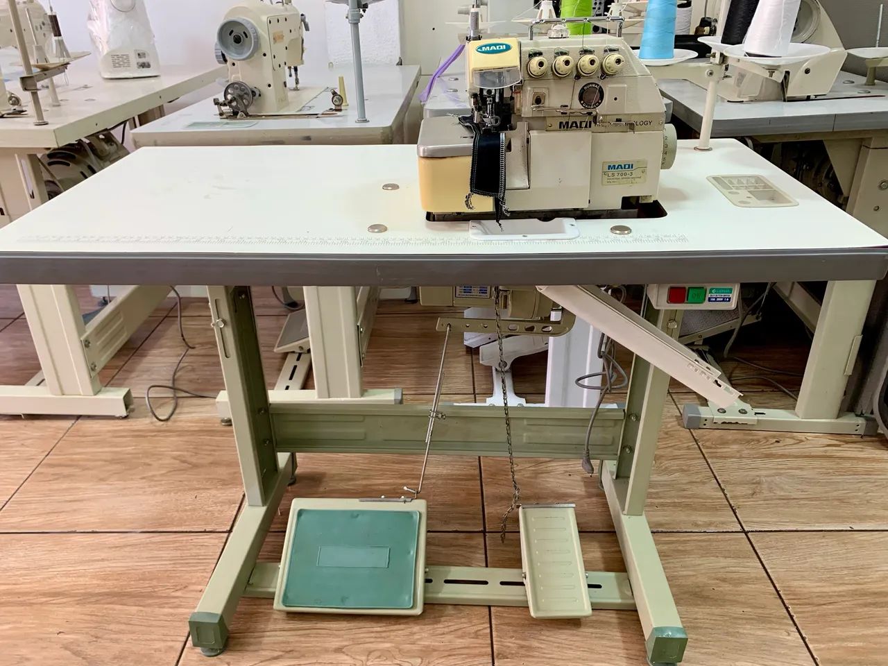 Máquina de costura Overlock ponto cadeia - Foto 2