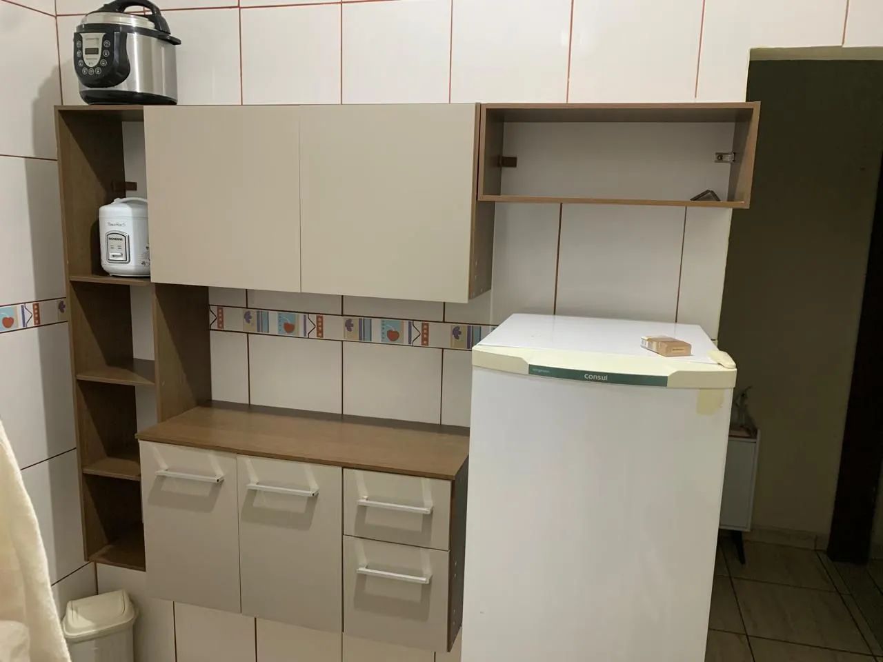 Vendo armário de cozinha compacto excelente  - Foto 4