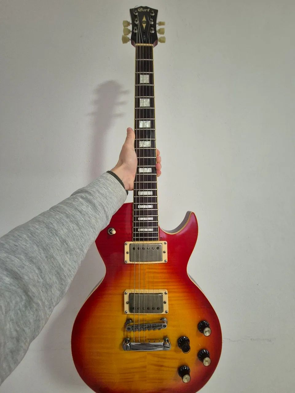 Kit Guitarra Cort CR250 com case Solid Sound e Cubo Peavey Backstage II