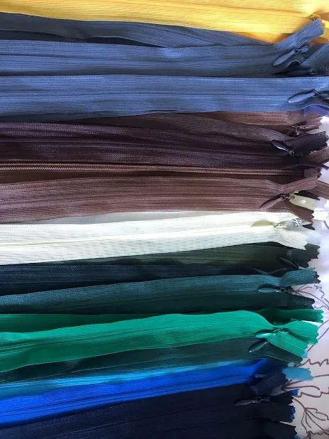 Lote com 50 zíperes invisíveis de 40 cm - Foto 2