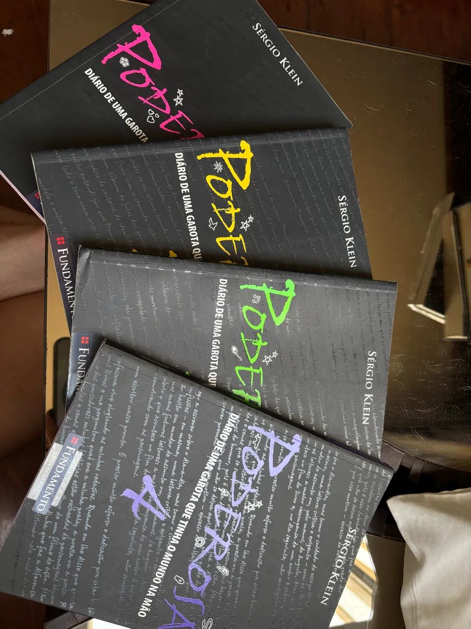 Livro Poderosa vol 1 ao 4 