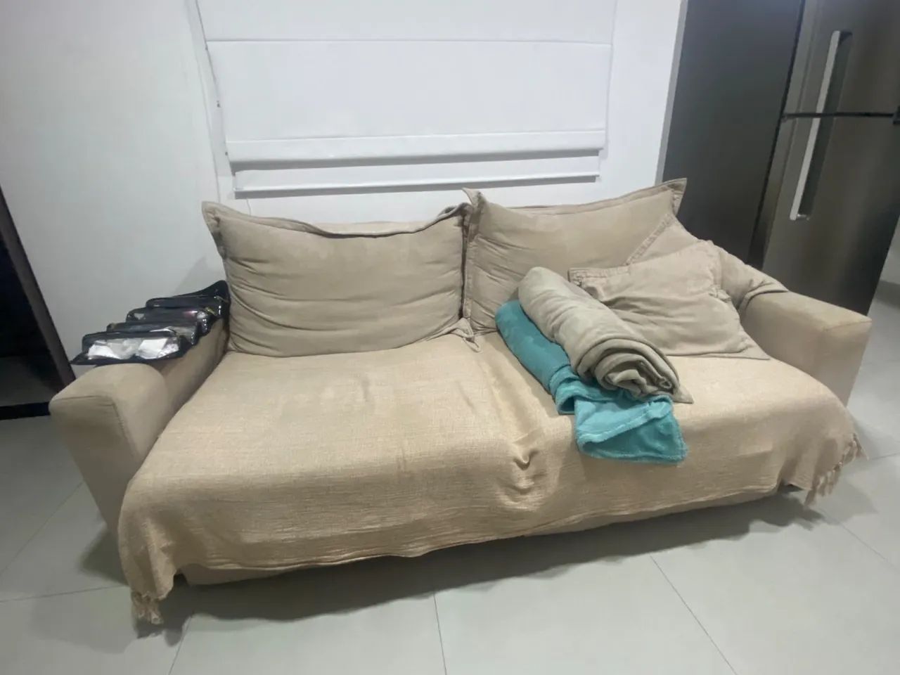 sofá 2 lugares bege - Foto 5