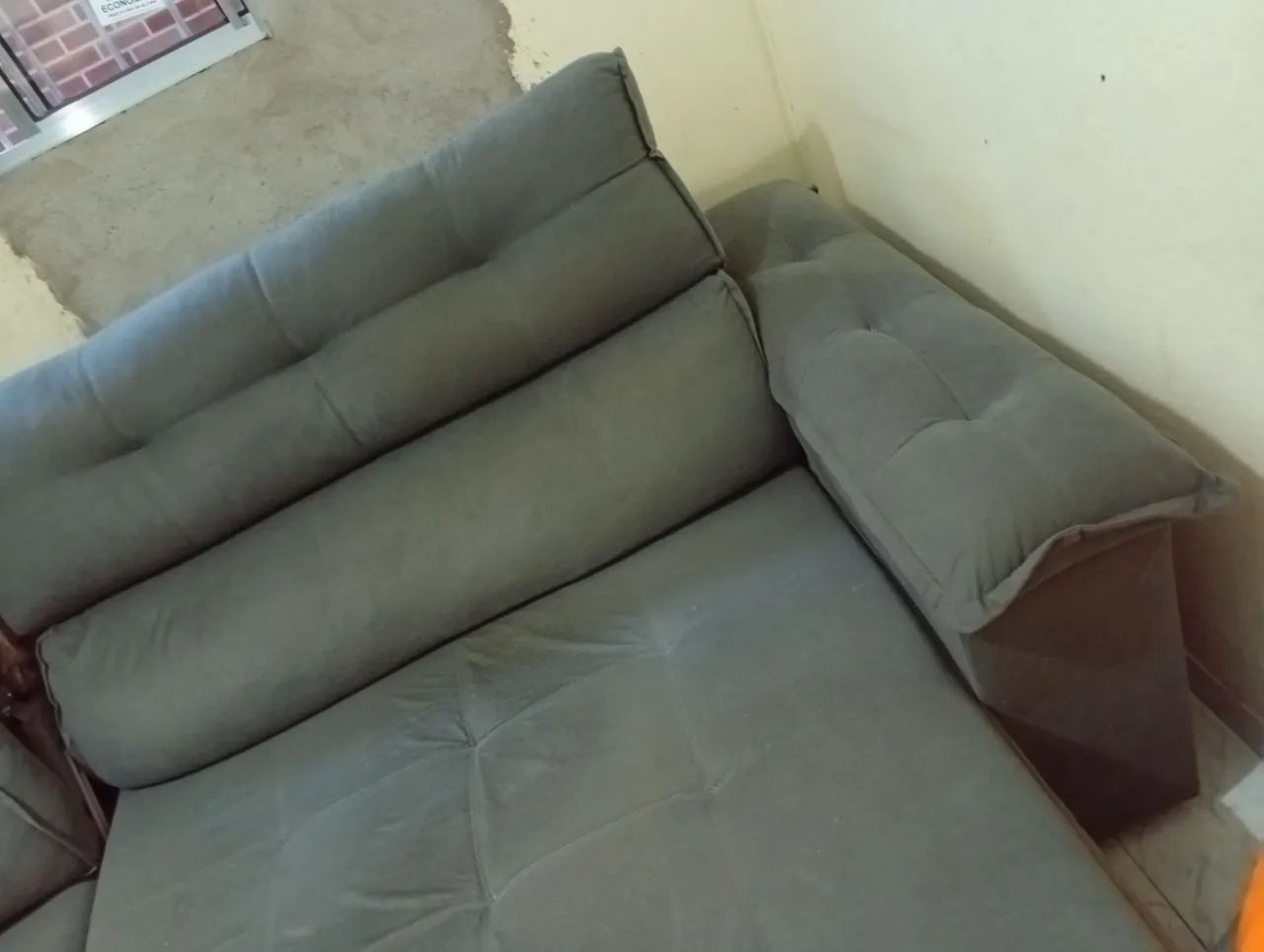 Sofá articulado com extensão de 4 lugares, com tecido de Suede  - Foto 2