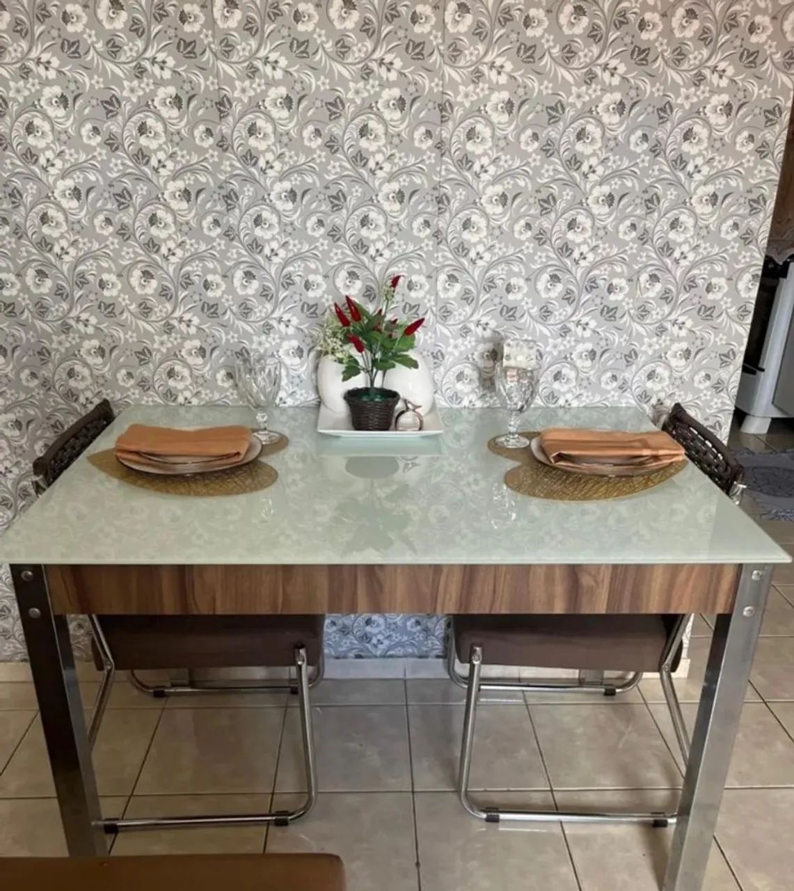 Mesa para sala jantar em vidro com 04 cadeiras  - Foto 2