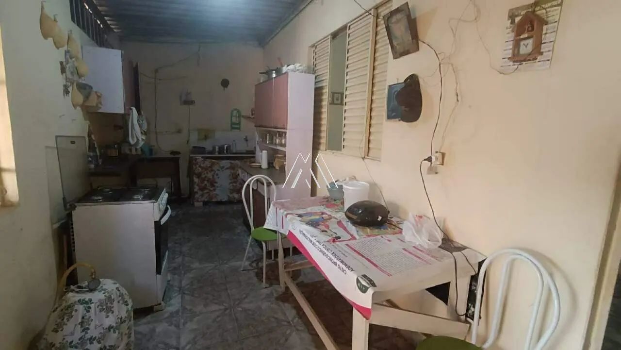 Vendo casa em Itaúna em excelente localização! - Foto 2