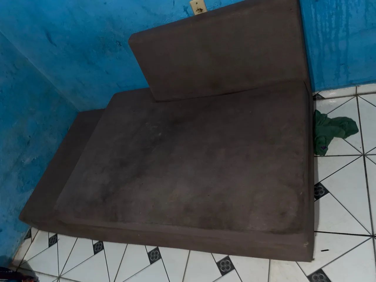 Vende-se um sofazinho pequeno 