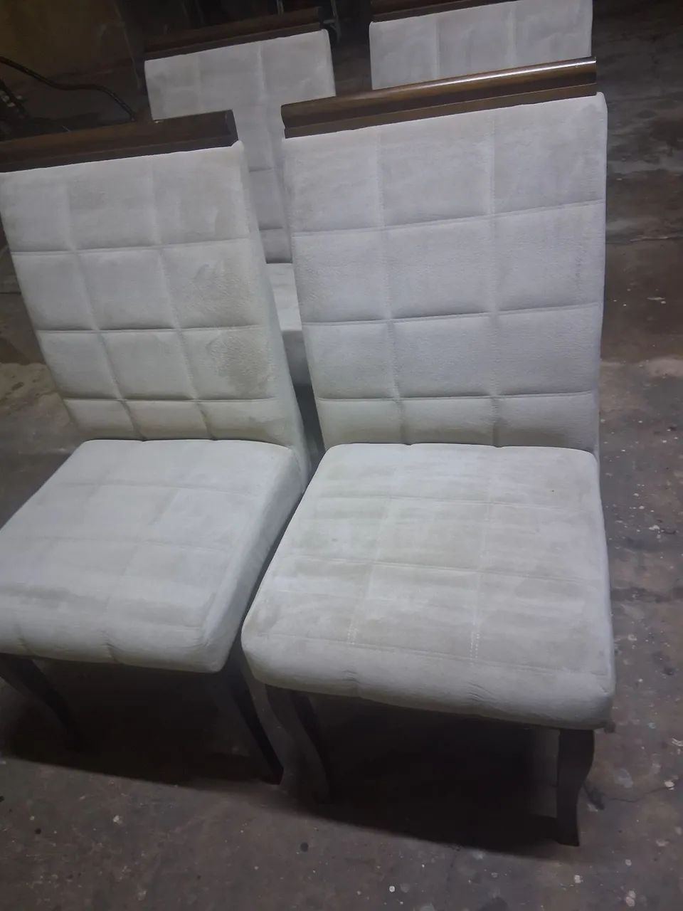 Conjunto de cadeiras estofadas 