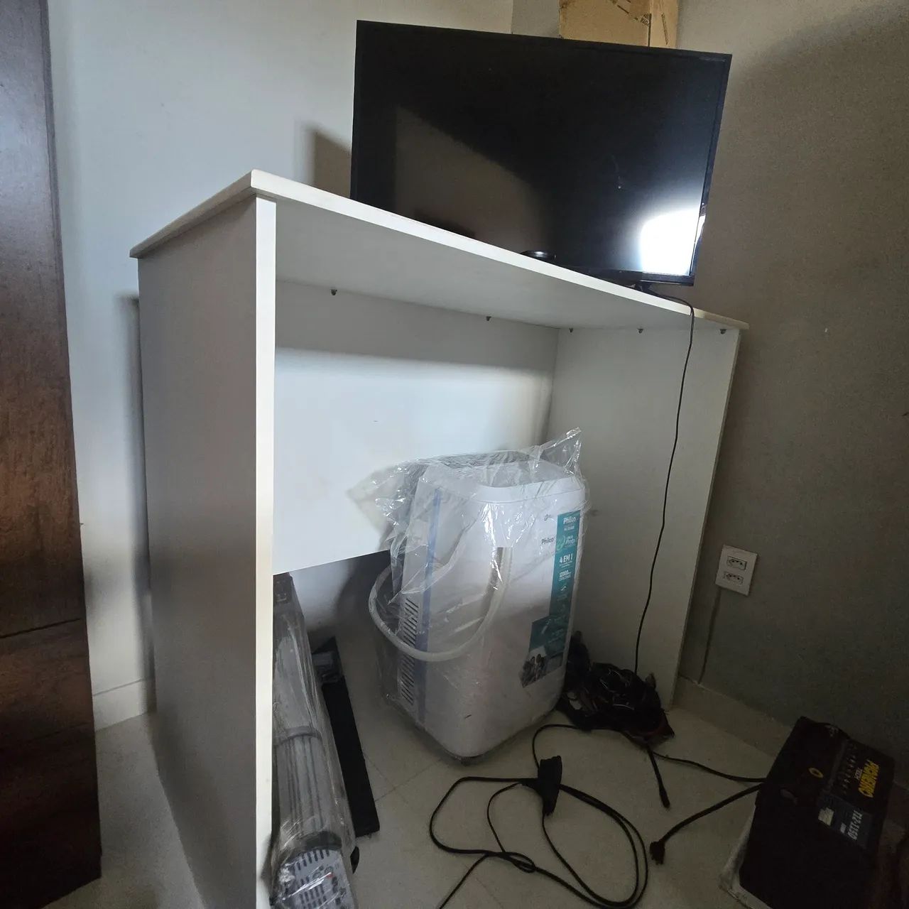 Mesa Alta de escritório em MDF,  tipo bancada.