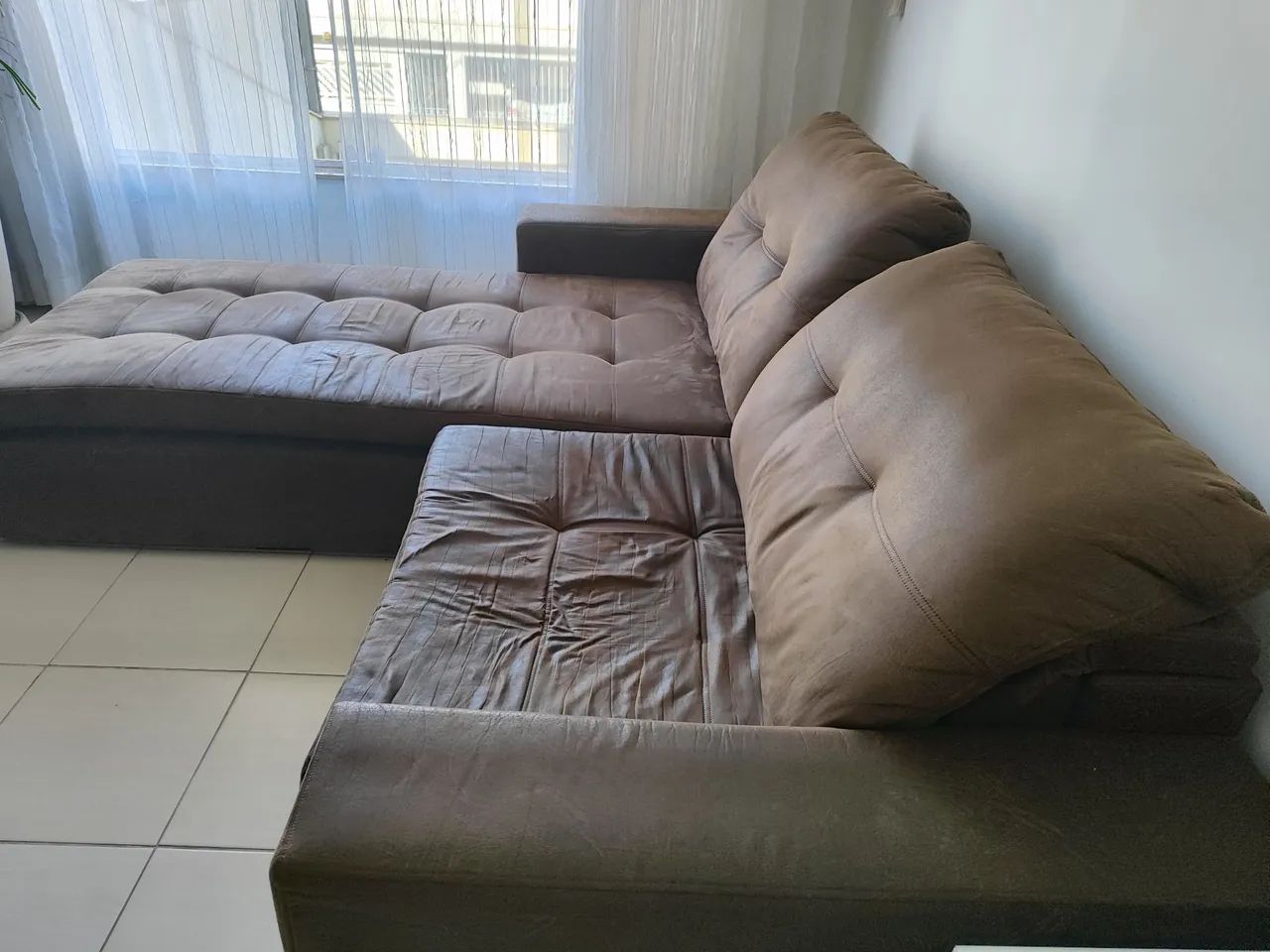 Sofá 2,50m com chaise que vira cama - Foto 5