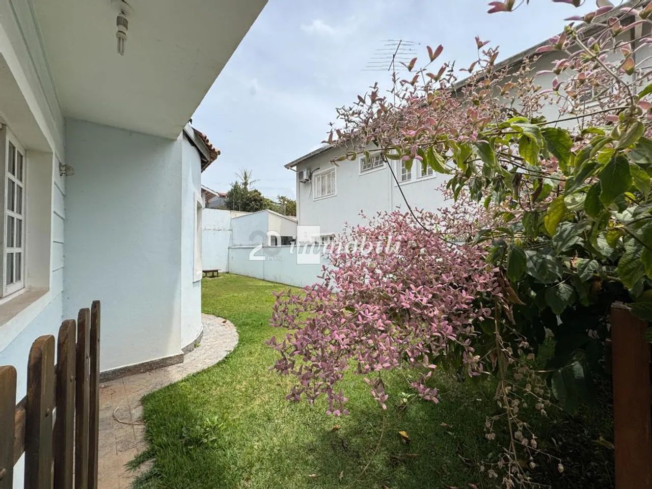 Casa à venda e para alugar em Cotia, Granja Viana, com 3 quartos, com 178 m² - Foto 3