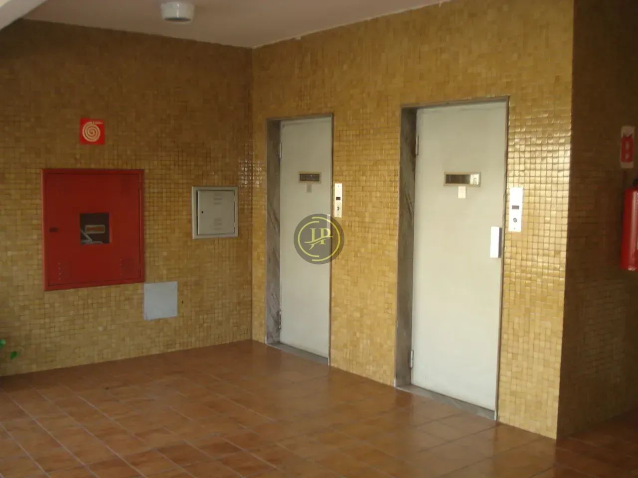 SALA COMERCIAL COM 40m², COM ELEVADOR NA RETA DA PENHA! - Foto 3