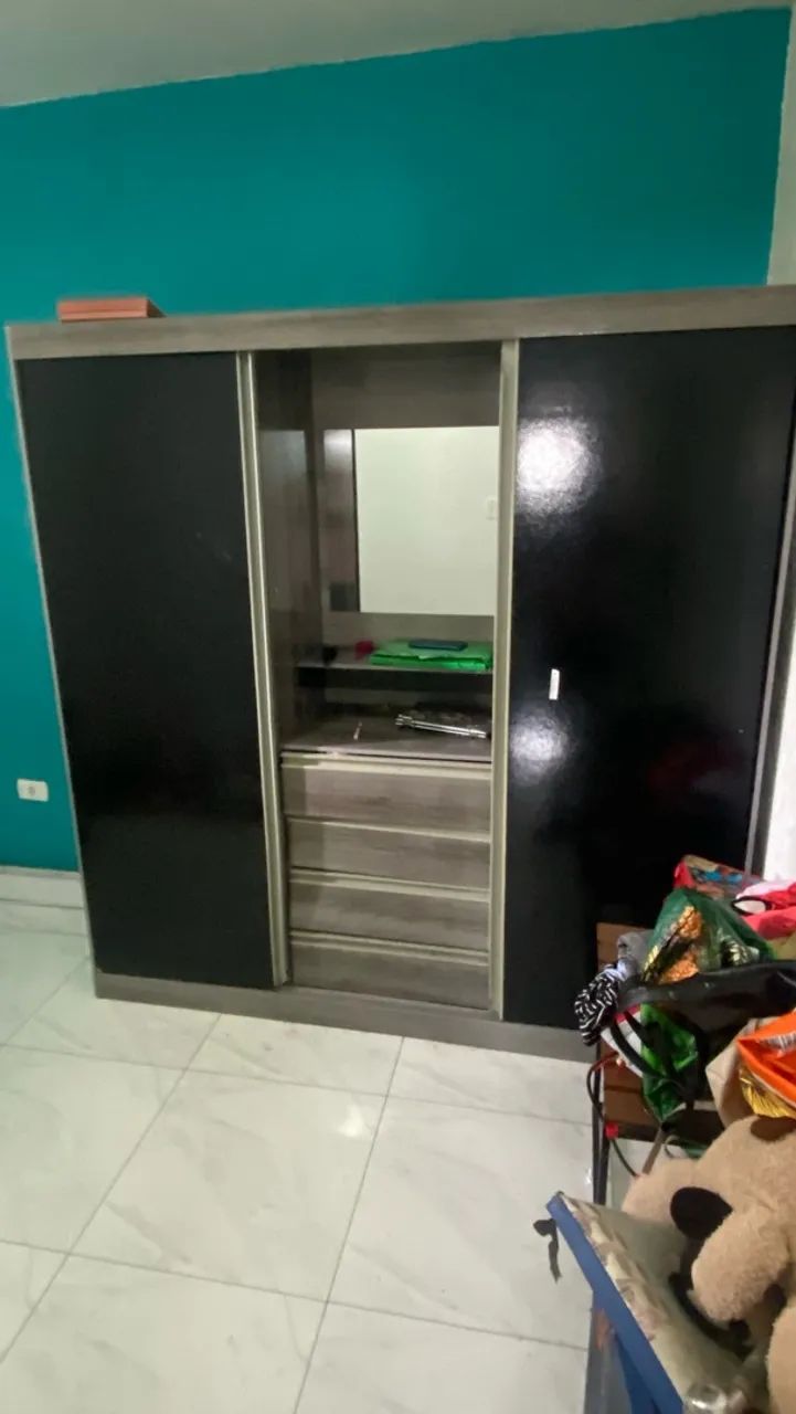 Guarda-roupa com portas de correr e espelho  - Foto 2