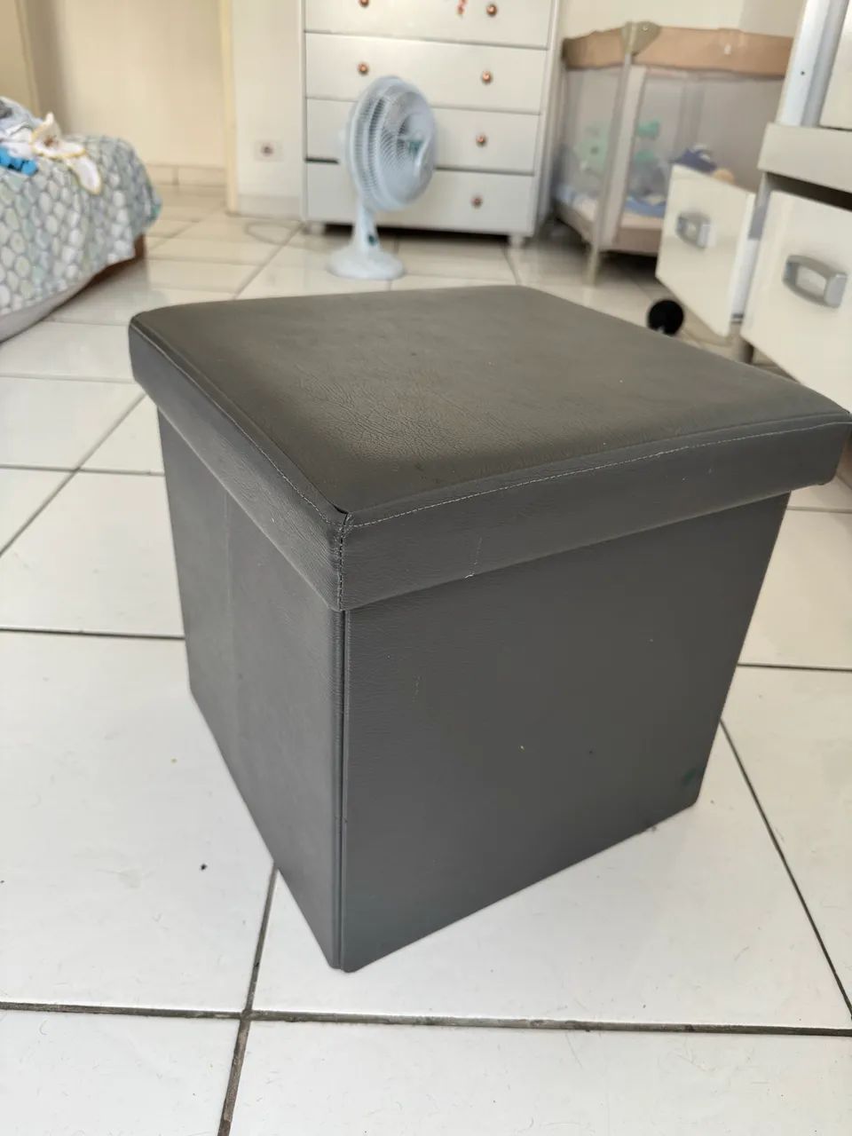 Pufe cinza (baú)