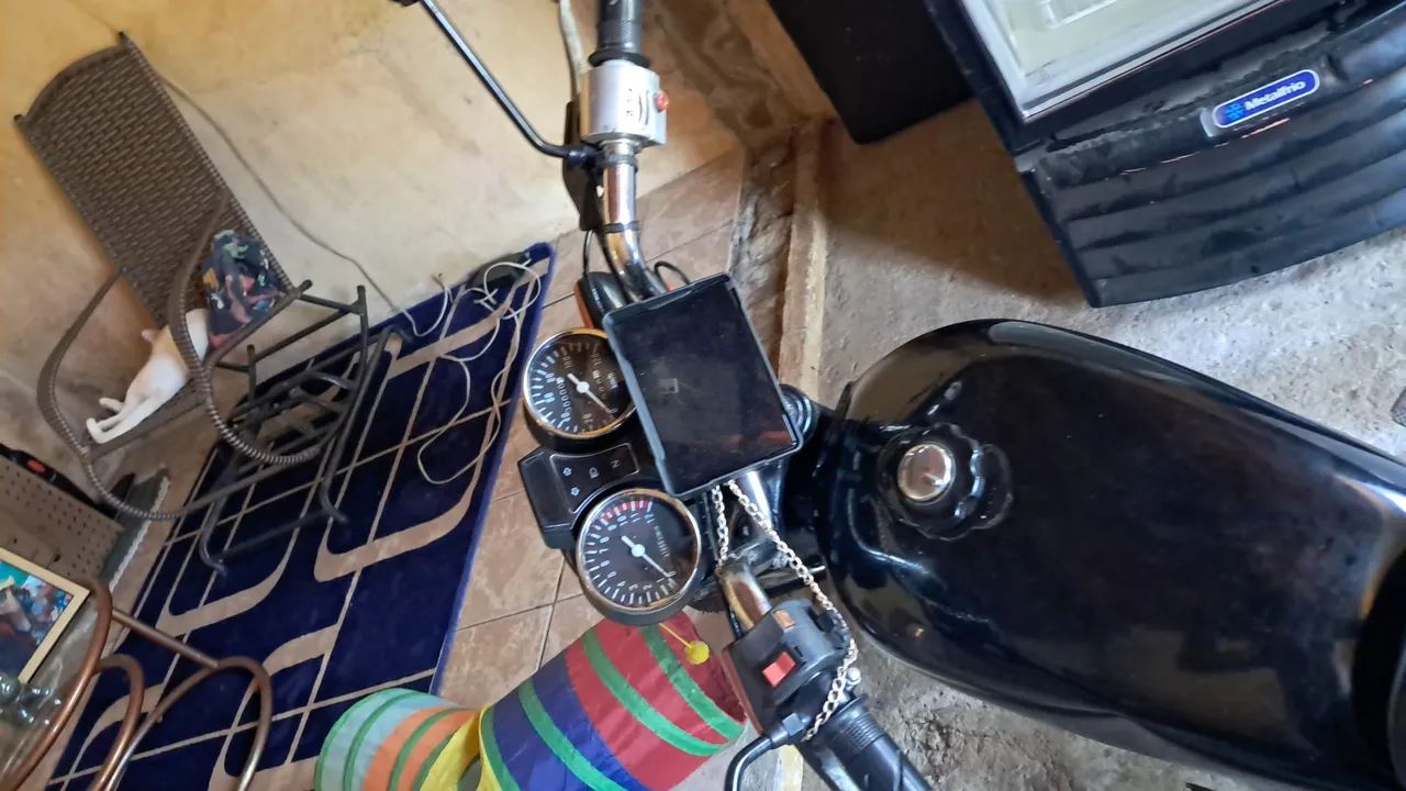 Moto toda boa com documentação  - Foto 4