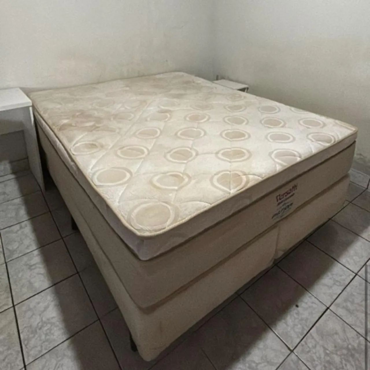 Vende-se Cama Box Queen completa!!  - Foto 2