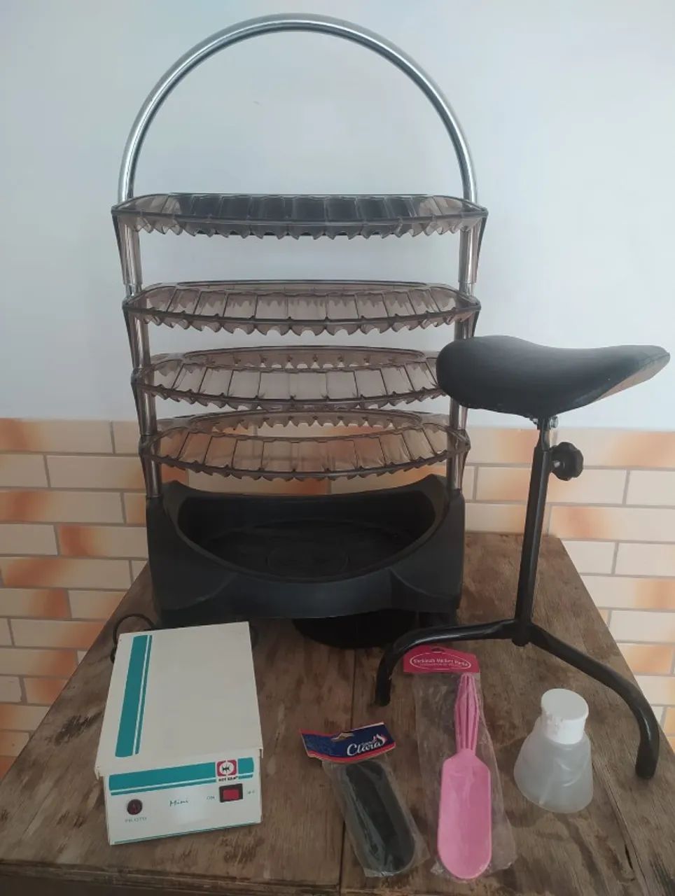 Expositor esmaltes e acessórios.BAIXEI OVALOR
